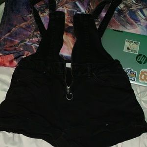 Black short suspenders